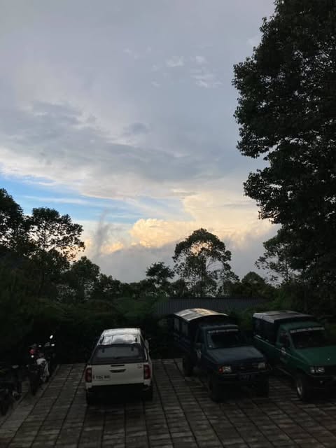 Shuttle penjemputan dari Checkpoint